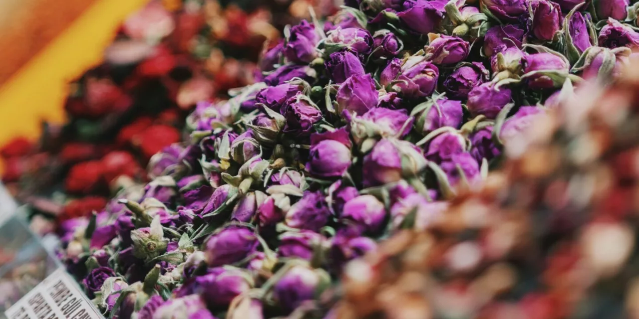 La Tour de Le Marché aux Épices d’Istanbul : Un Voyage Sensoriel au Cœur de l’Orient