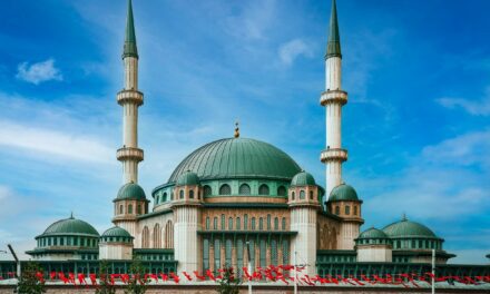 La Mosquée de Taksim : Un Joyau Spirituel au Cœur de l’Effervescence Urbaine