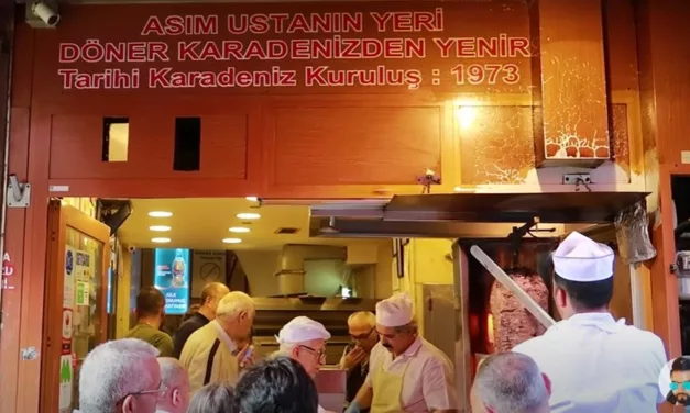 Karadeniz Döner Asım Usta : Explorez l’Authenticité du Doner Kebab depuis 1973 à Beşiktaş