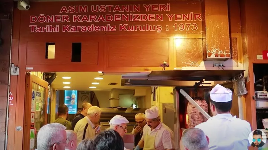 Karadeniz Döner Asım Usta : Explorez l’Authenticité du Doner Kebab depuis 1973 à Beşiktaş