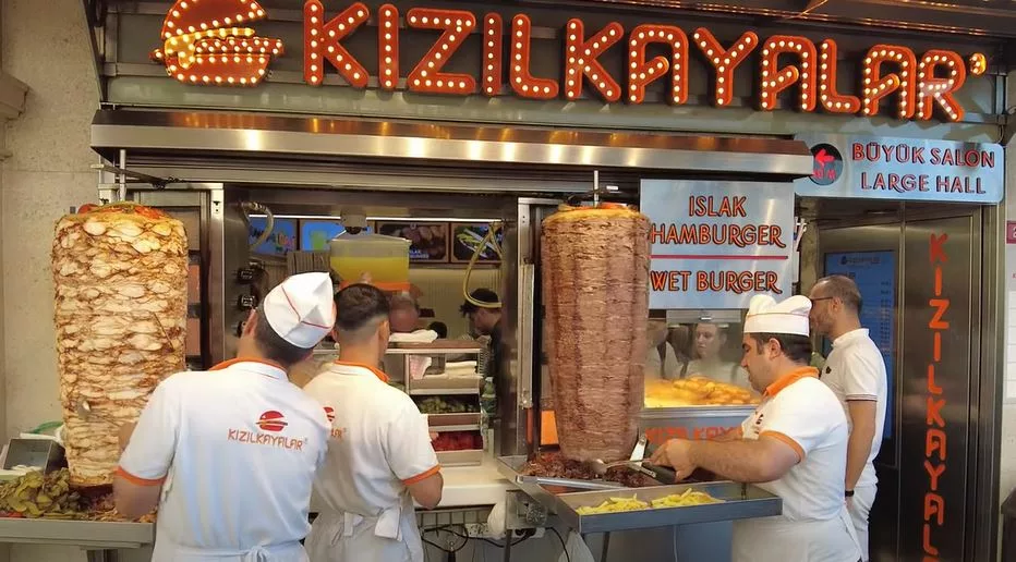 Kızılkayalar Hamburger : L’Islak Hamburger au Cœur d’Istanbul avec ses 6 Adresses