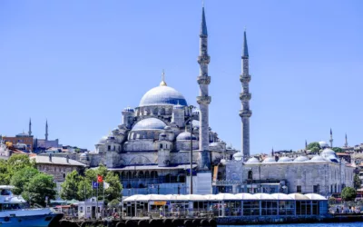 Mosquée Neuve (Yeni Camii) à Istanbul : Histoire, Visite et Conseils Pratiques
