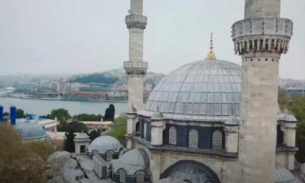 La Mosquée Eyüp Sultan Camii : Un Trésor Historique Inauguré en 1458 à Istanbul