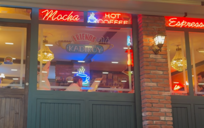 7 Raisons de Visiter le Friends Café Kadıköy : L’Incontournable Spot Inspiré de la Série Friends à Istanbul