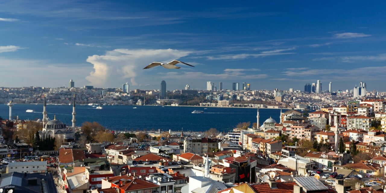 7 Raisons de Découvrir Üsküdar : Un Voyage à travers l’Histoire et la Culture d’Istanbul