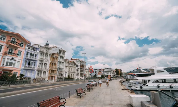 Arnavutköy à Istanbul : Balades sur le Bosphore et Cafés Pittoresques pour un Voyage Inoubliable