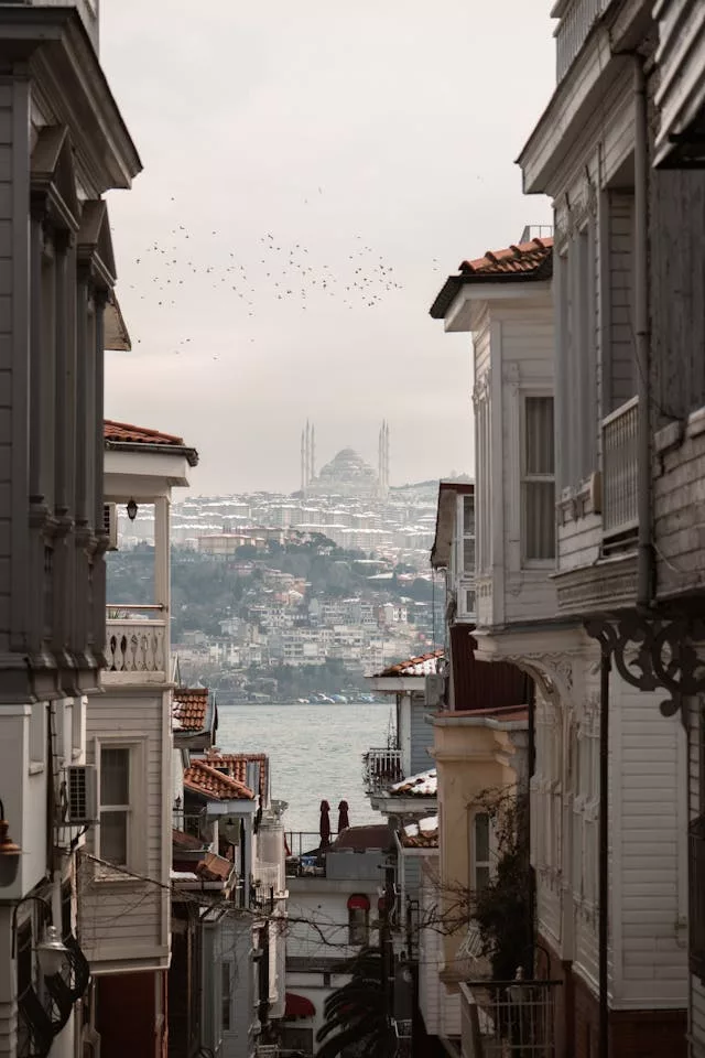 Arnavutköy à Istanbul : Balades sur le Bosphore et Cafés Pittoresques pour un Voyage Inoubliable 2025