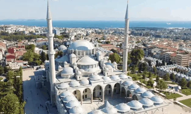 Mosquée de Fatih Istanbul : Une Expérience Authentique Plongez dans le Cœur Spirituel d’Istanbul