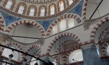 Mosquée de Rüstem Pacha Istanbul : chef-d’œuvre aux carreaux d’Iznik