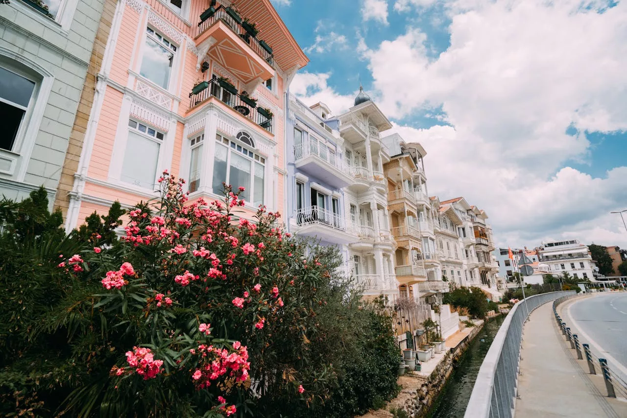 Arnavutköy à Istanbul : Balades sur le Bosphore et Cafés Pittoresques pour un Voyage Inoubliable 2025