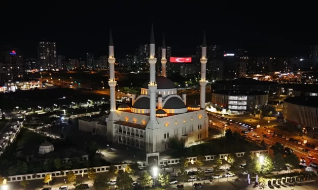 Basaksehir Central Mosque : Une Mosquée Majestueuse et Moderne au Cœur de Başakşehir